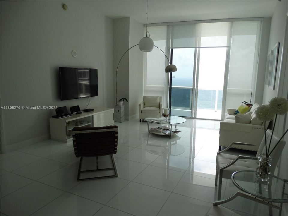 For Rent: $9,350 (3 beds, 3 baths, 2106 Square Feet)