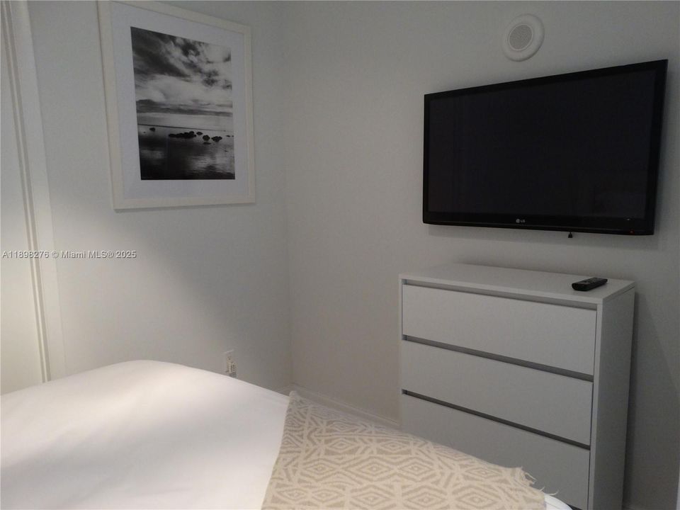 For Rent: $9,350 (3 beds, 3 baths, 2106 Square Feet)