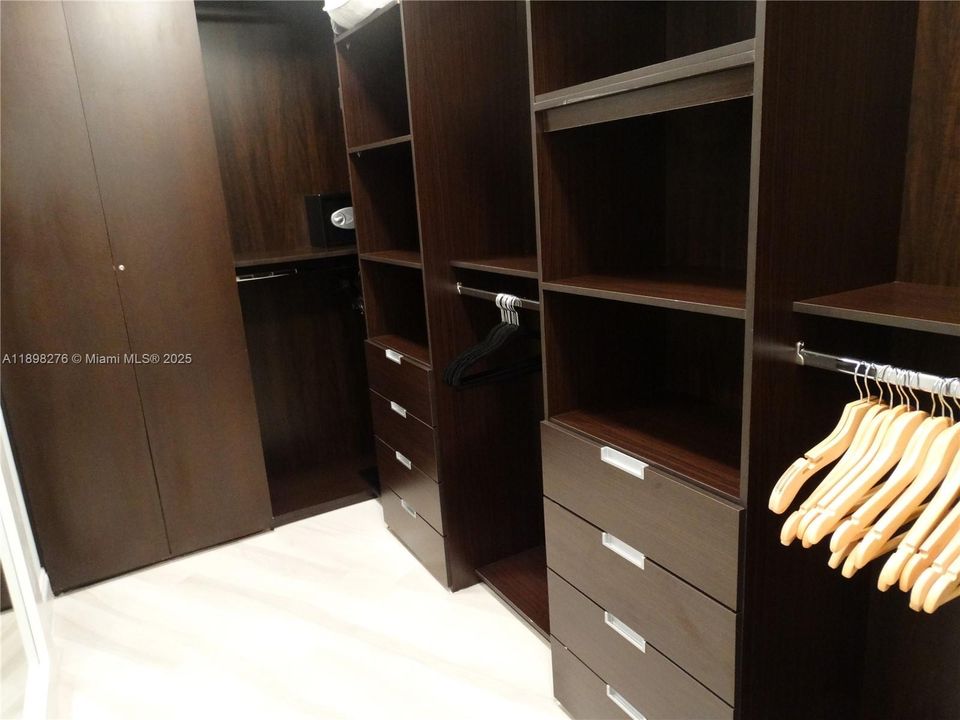 For Rent: $9,350 (3 beds, 3 baths, 2106 Square Feet)