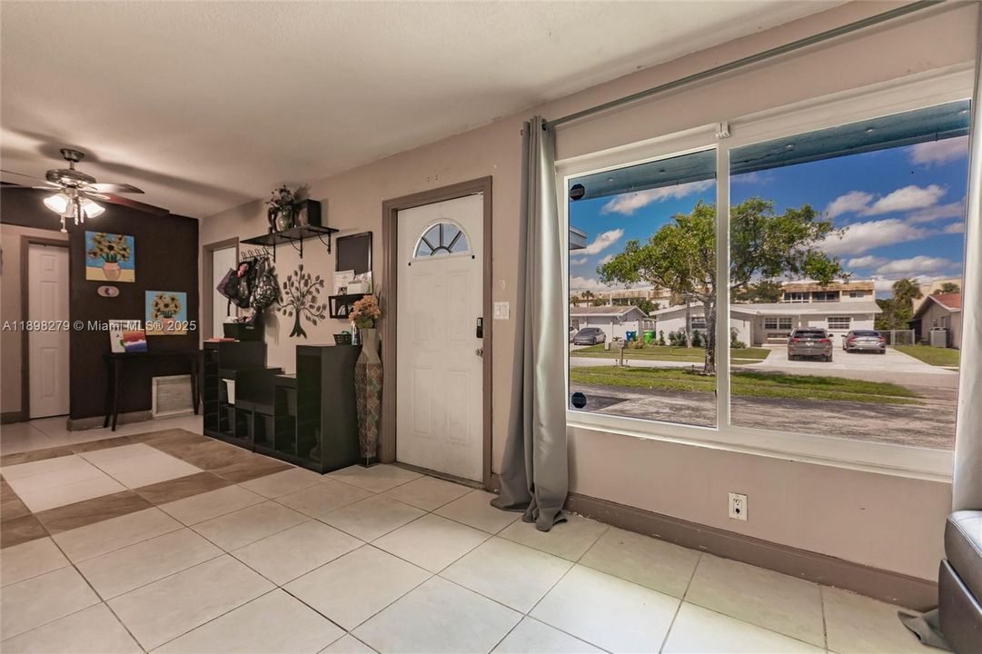 待售: $415,000 (2 贝兹, 2 浴室, 1257 平方英尺)