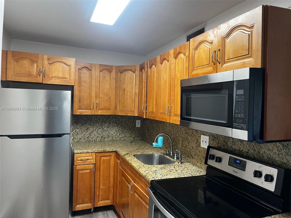 For Rent: $2,200 (2 beds, 2 baths, 1099 Square Feet)