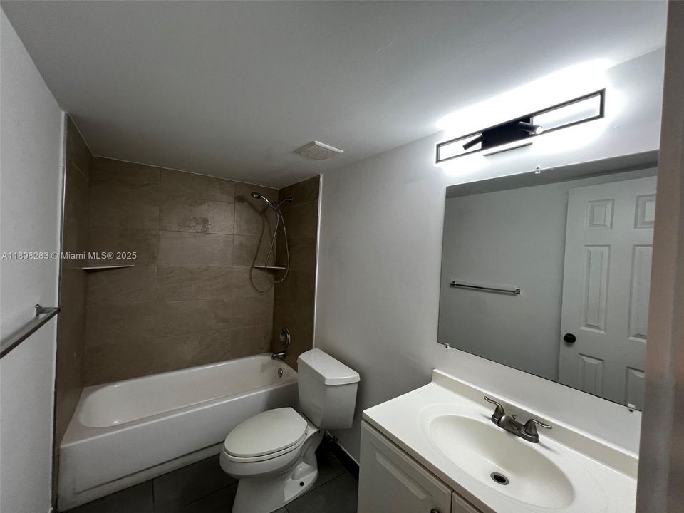 For Rent: $2,200 (2 beds, 2 baths, 1099 Square Feet)