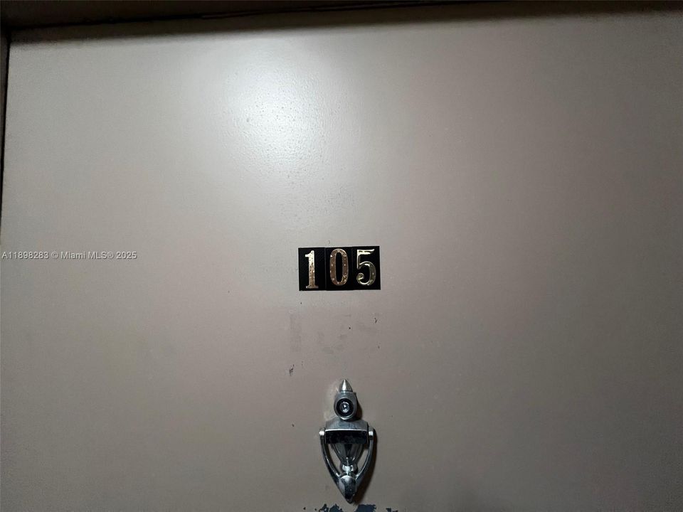 For Rent: $2,200 (2 beds, 2 baths, 1099 Square Feet)