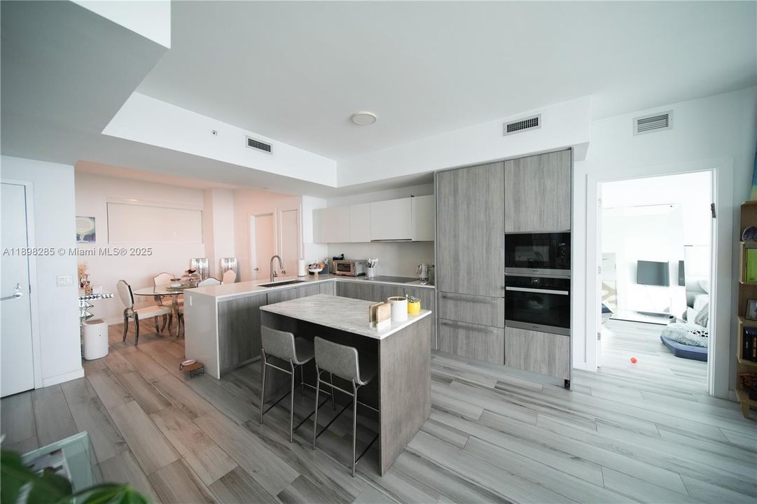 待售: $1,200,000 (2 贝兹, 3 浴室, 1137 平方英尺)