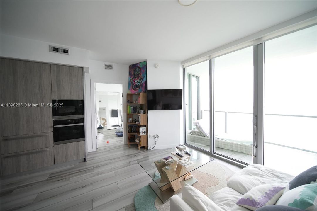 待售: $1,200,000 (2 贝兹, 3 浴室, 1137 平方英尺)