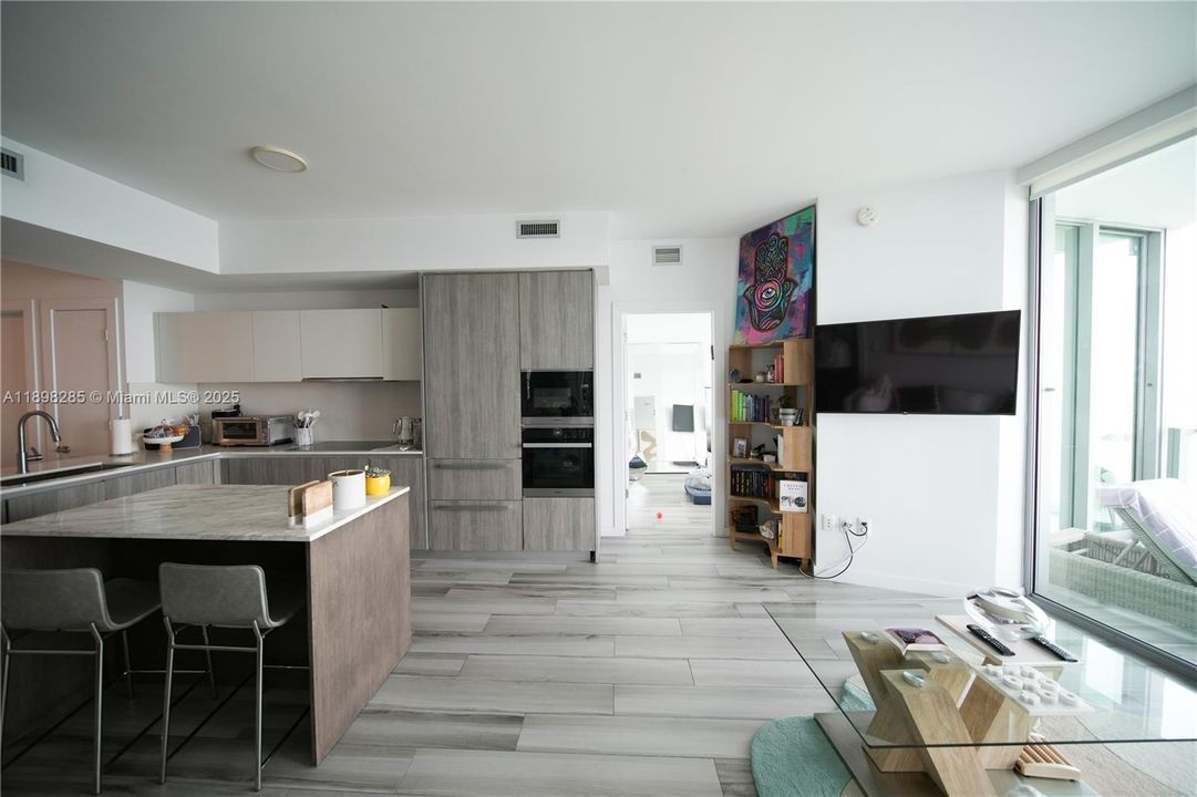 待售: $1,200,000 (2 贝兹, 3 浴室, 1137 平方英尺)