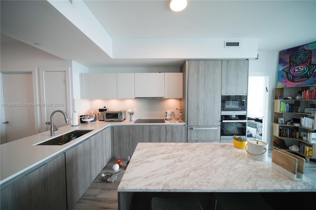 待售: $1,200,000 (2 贝兹, 3 浴室, 1137 平方英尺)