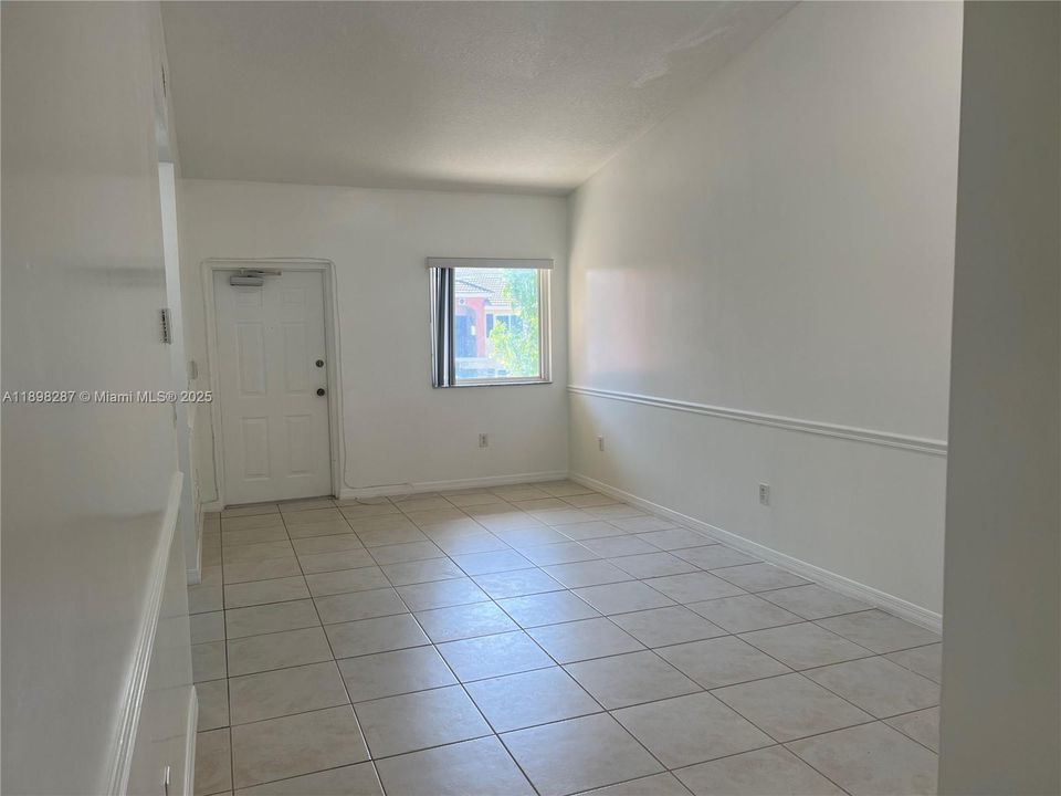 For Rent: $1,800 (2 beds, 2 baths, 910 Square Feet)