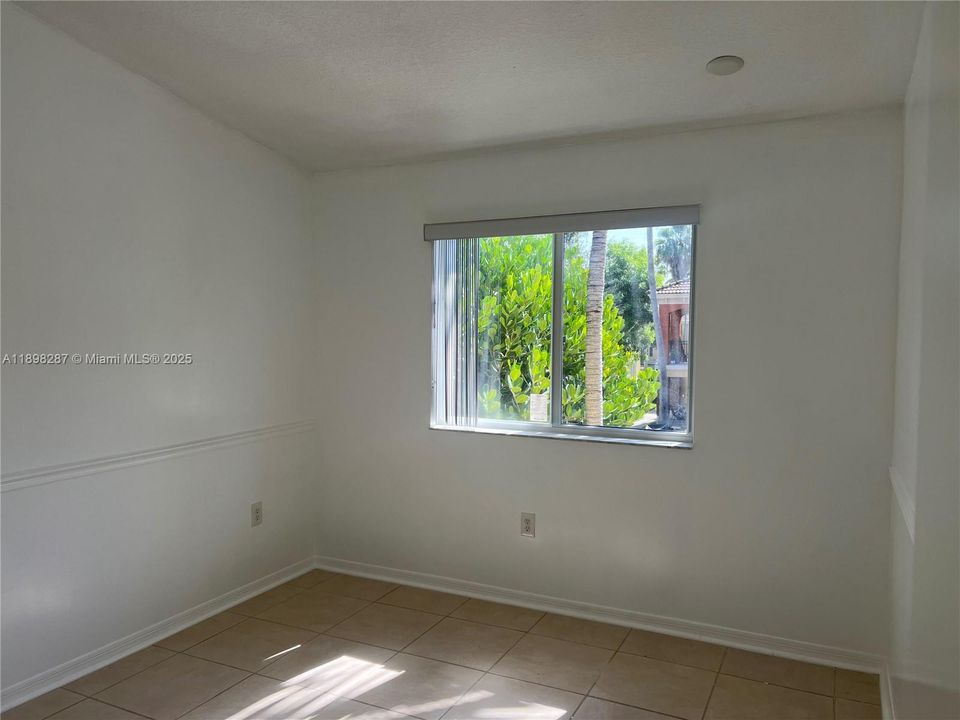 For Rent: $1,800 (2 beds, 2 baths, 910 Square Feet)