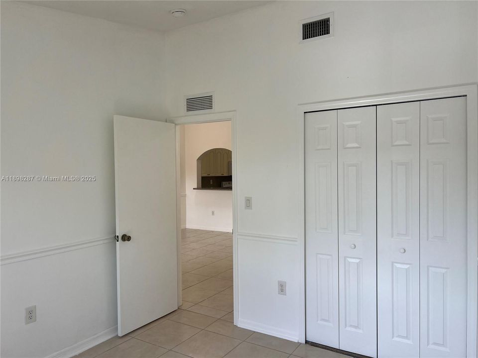 For Rent: $1,800 (2 beds, 2 baths, 910 Square Feet)