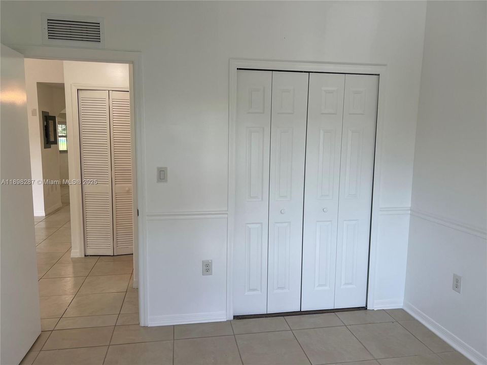 For Rent: $1,800 (2 beds, 2 baths, 910 Square Feet)