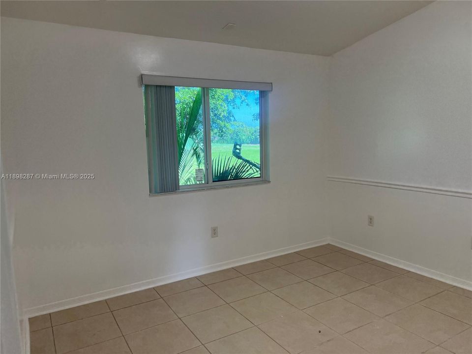 For Rent: $1,800 (2 beds, 2 baths, 910 Square Feet)