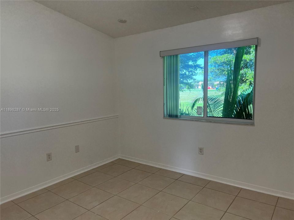 For Rent: $1,800 (2 beds, 2 baths, 910 Square Feet)