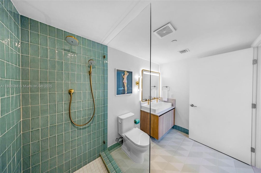 На продажу: $860,000 (2 спален, 2 ванн, 907 Квадратных фут)