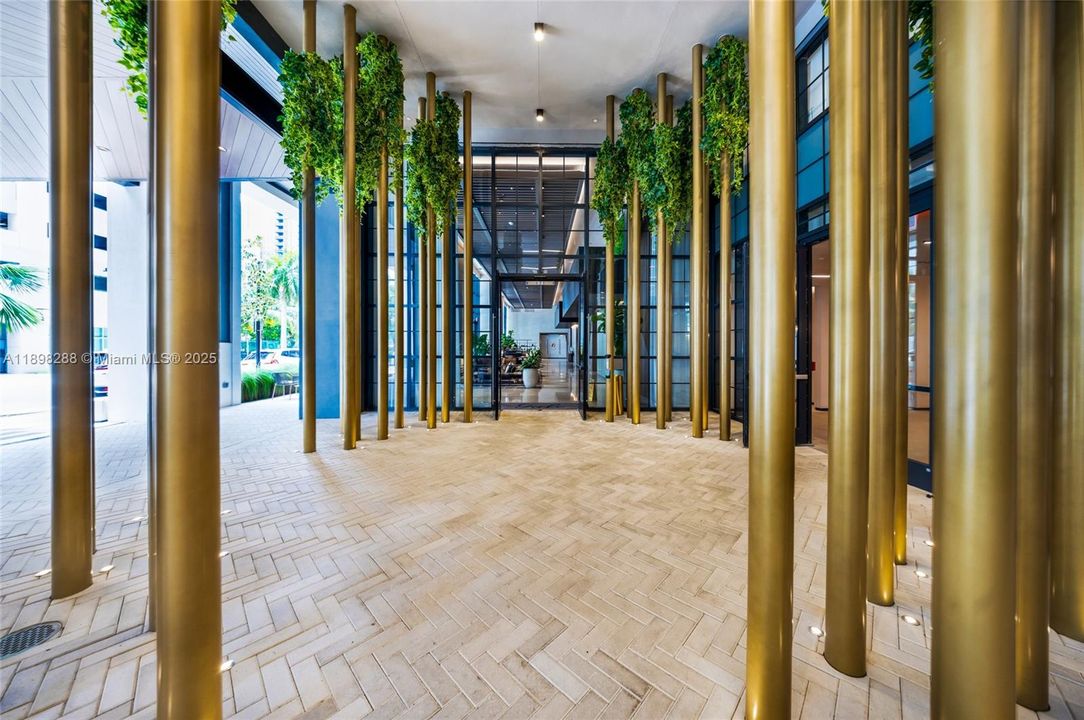 На продажу: $860,000 (2 спален, 2 ванн, 907 Квадратных фут)