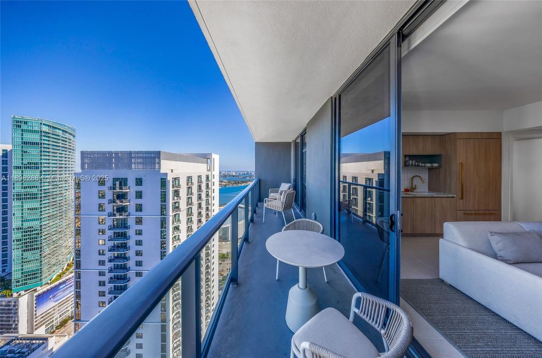 На продажу: $860,000 (2 спален, 2 ванн, 907 Квадратных фут)