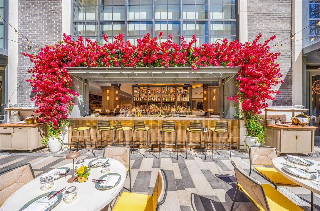 На продажу: $860,000 (2 спален, 2 ванн, 907 Квадратных фут)