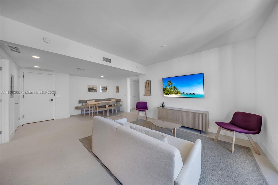 На продажу: $860,000 (2 спален, 2 ванн, 907 Квадратных фут)