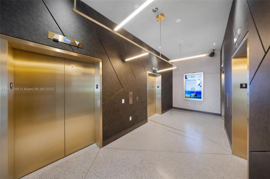 На продажу: $860,000 (2 спален, 2 ванн, 907 Квадратных фут)