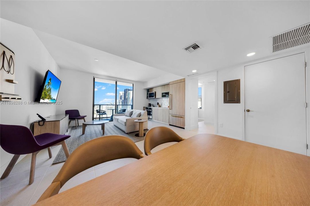 На продажу: $860,000 (2 спален, 2 ванн, 907 Квадратных фут)