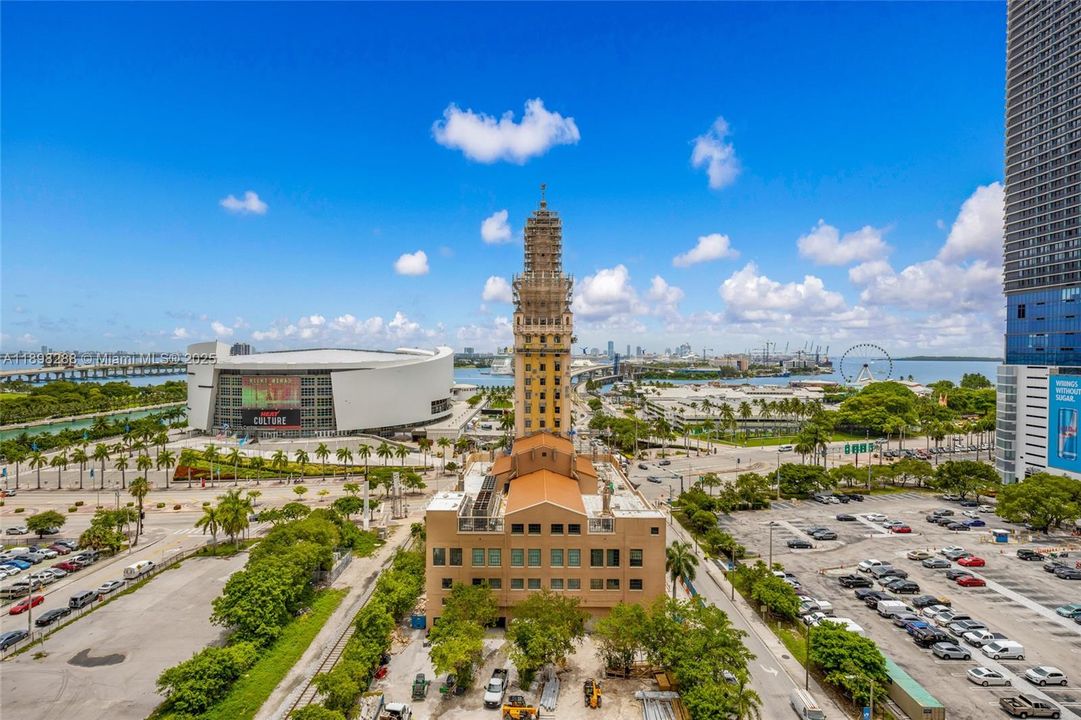 На продажу: $860,000 (2 спален, 2 ванн, 907 Квадратных фут)