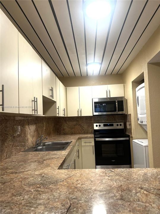 Active With Contract: $260,000 (2 beds, 2 baths, 960 Square Feet)