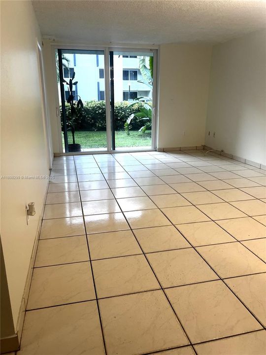 Active With Contract: $260,000 (2 beds, 2 baths, 960 Square Feet)