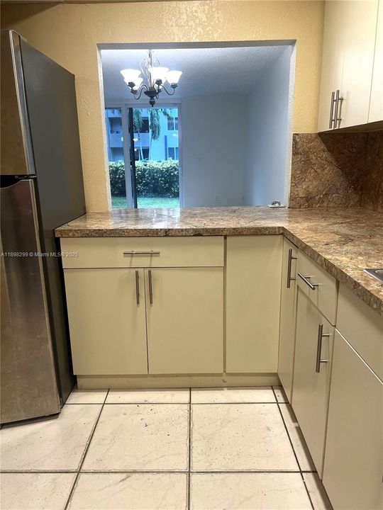 Active With Contract: $260,000 (2 beds, 2 baths, 960 Square Feet)