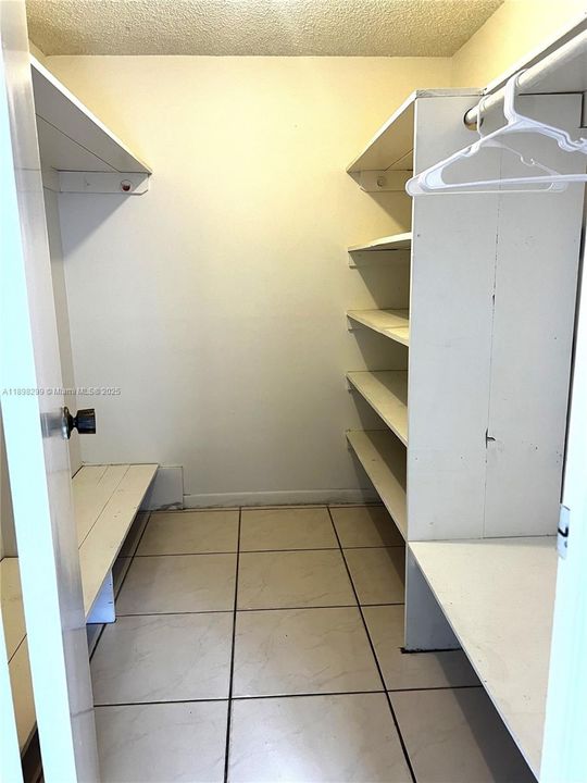 Active With Contract: $260,000 (2 beds, 2 baths, 960 Square Feet)