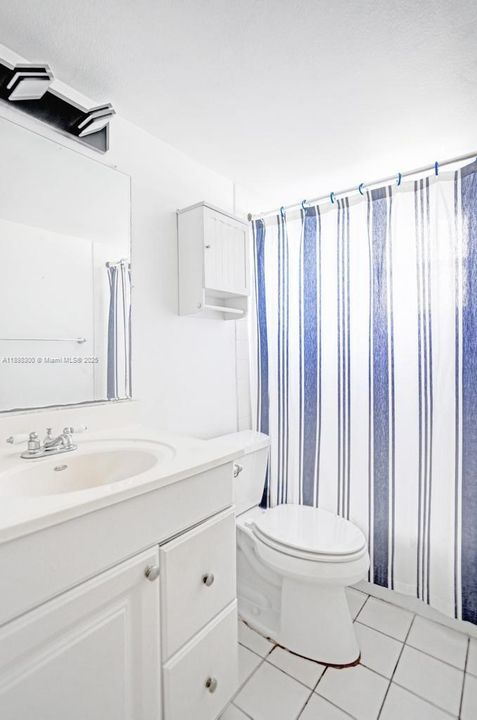 合同活跃: $2,300 (2 贝兹, 2 浴室, 1011 平方英尺)