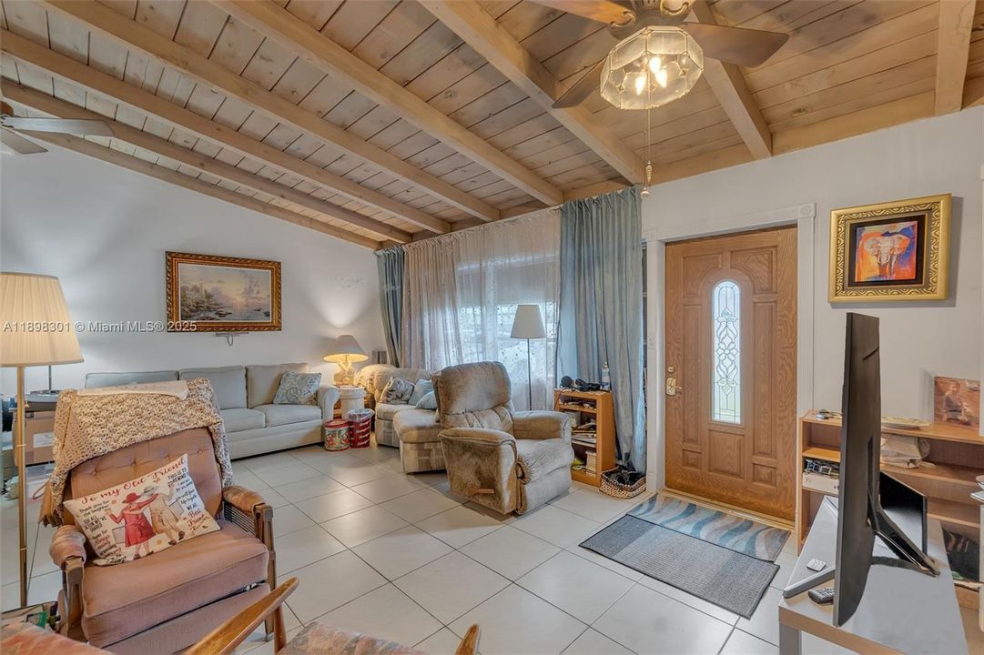 待售: $719,000 (3 贝兹, 2 浴室, 1372 平方英尺)