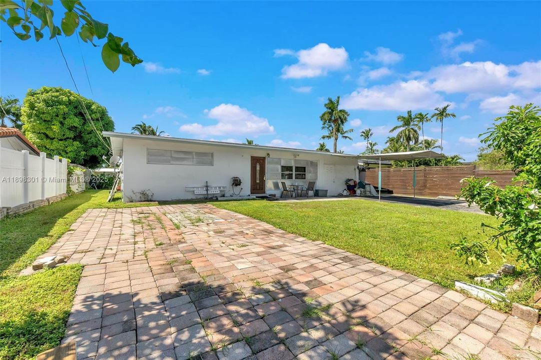 待售: $719,000 (3 贝兹, 2 浴室, 1372 平方英尺)