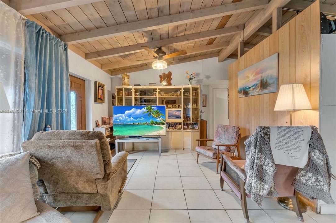 待售: $719,000 (3 贝兹, 2 浴室, 1372 平方英尺)