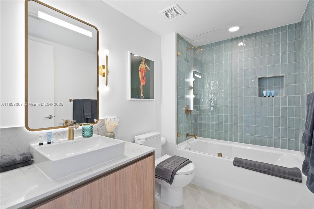 待售: $265,000 (3 贝兹, 2 浴室, 1246 平方英尺)