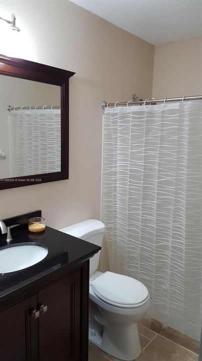 For Rent: $2,200 (3 beds, 2 baths, 934 Square Feet)