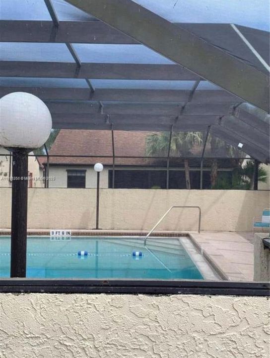 For Rent: $2,200 (3 beds, 2 baths, 934 Square Feet)