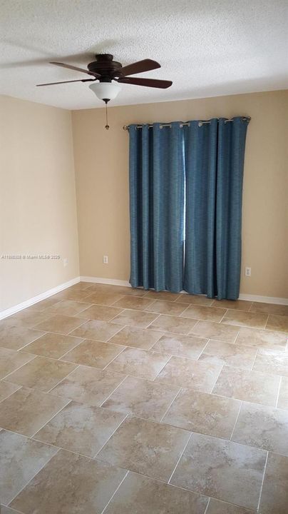 For Rent: $2,200 (3 beds, 2 baths, 934 Square Feet)