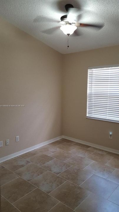 For Rent: $2,200 (3 beds, 2 baths, 934 Square Feet)