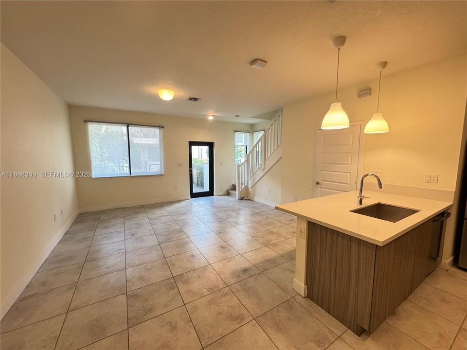 出租: $4,600 (3 贝兹, 2 浴室, 1866 平方英尺)