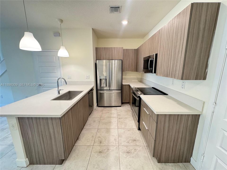 出租: $4,600 (3 贝兹, 2 浴室, 1866 平方英尺)