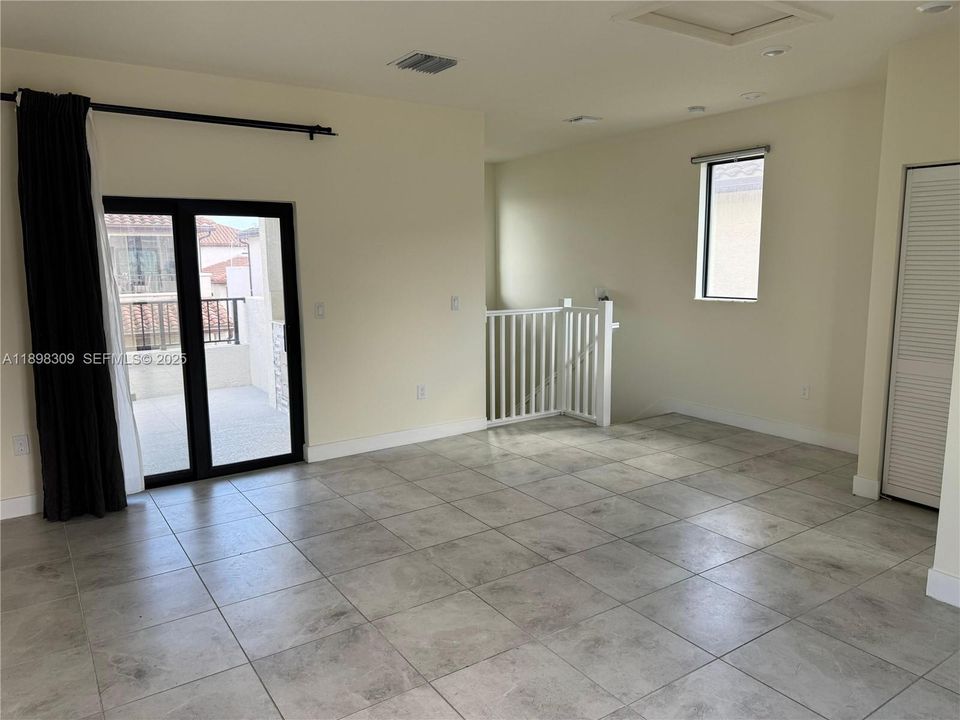 出租: $4,600 (3 贝兹, 2 浴室, 1866 平方英尺)