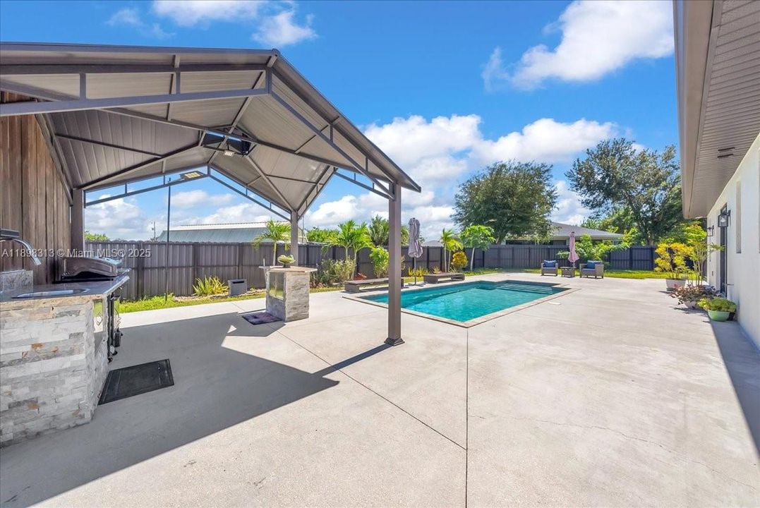 En Venta: $655,000 (4 camas, 4 baños, 2095 Pies cuadrados)