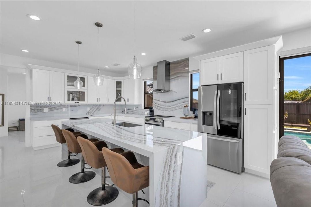 En Venta: $655,000 (4 camas, 4 baños, 2095 Pies cuadrados)