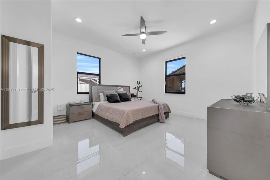 En Venta: $655,000 (4 camas, 4 baños, 2095 Pies cuadrados)