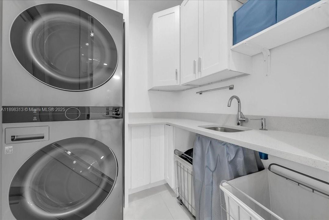 En Venta: $655,000 (4 camas, 4 baños, 2095 Pies cuadrados)