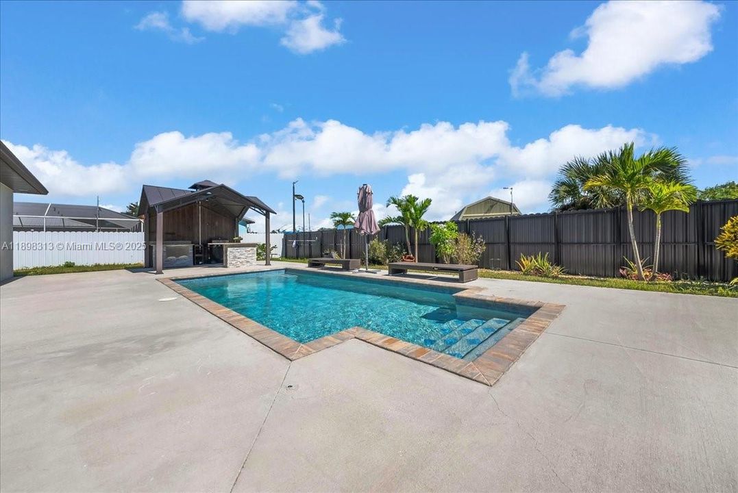 En Venta: $655,000 (4 camas, 4 baños, 2095 Pies cuadrados)