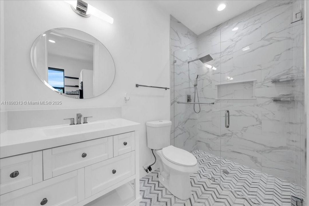 En Venta: $655,000 (4 camas, 4 baños, 2095 Pies cuadrados)