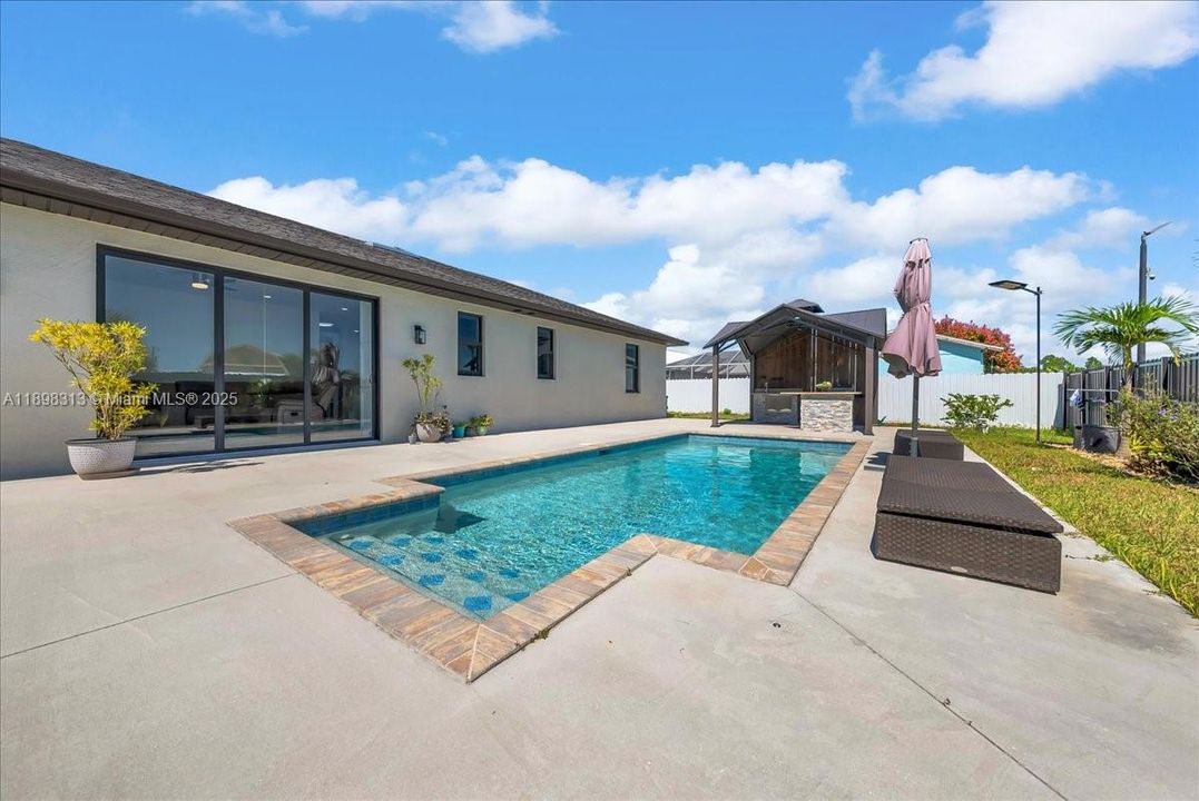 En Venta: $655,000 (4 camas, 4 baños, 2095 Pies cuadrados)