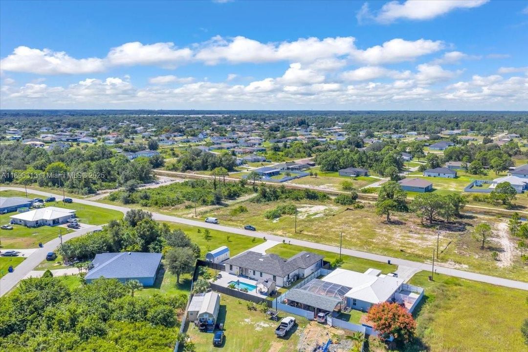 En Venta: $655,000 (4 camas, 4 baños, 2095 Pies cuadrados)