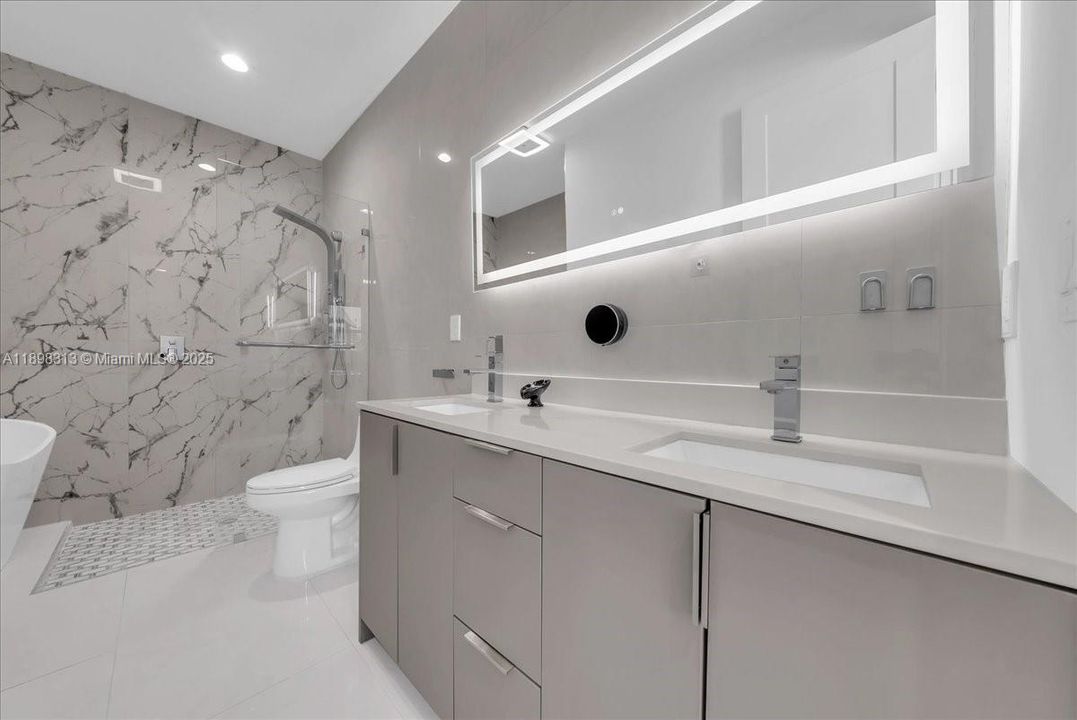 En Venta: $655,000 (4 camas, 4 baños, 2095 Pies cuadrados)